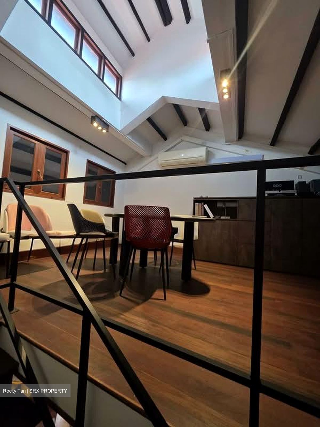 North Bridge Road (D7), Office #566782731